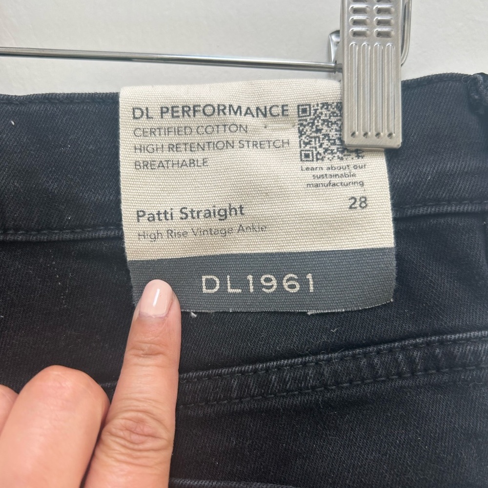 DL1961 Patti Straight High Rise Vintage Ankle Jean black size 28